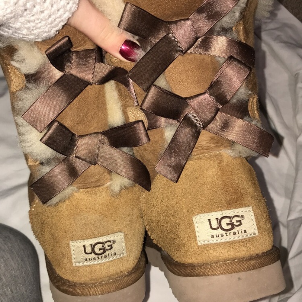 Bailey Bow Chestnut Uggs size 7